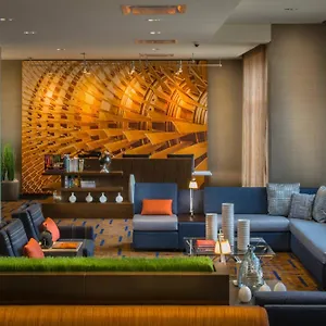 Courtyard By Marriott Airport Канада